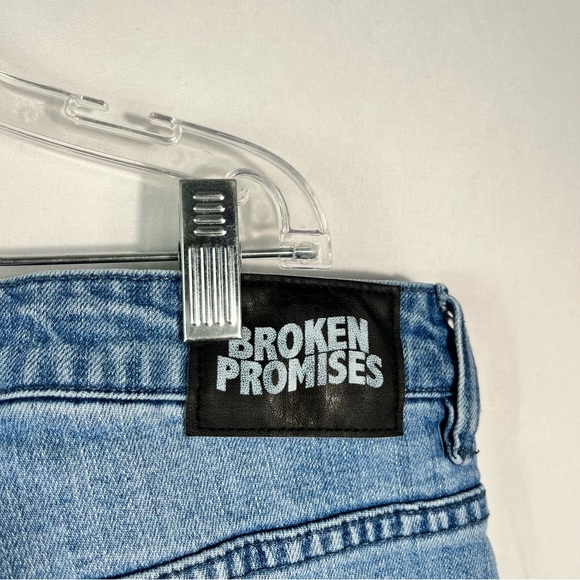 Broken Promises Wait Forever Rose & Snake Embroidered Distressed Baggy Jeans 30 - Picture 7 of 9
